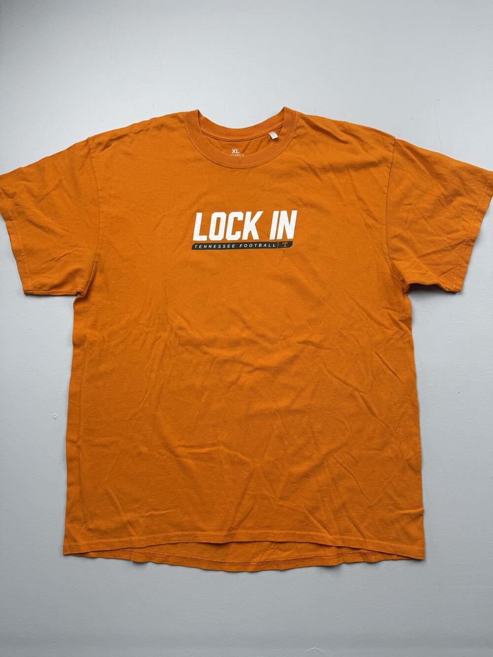 Tennessee Volunteers Shirt Mens XL Orange NCAA Football Castaways Graphic Tee